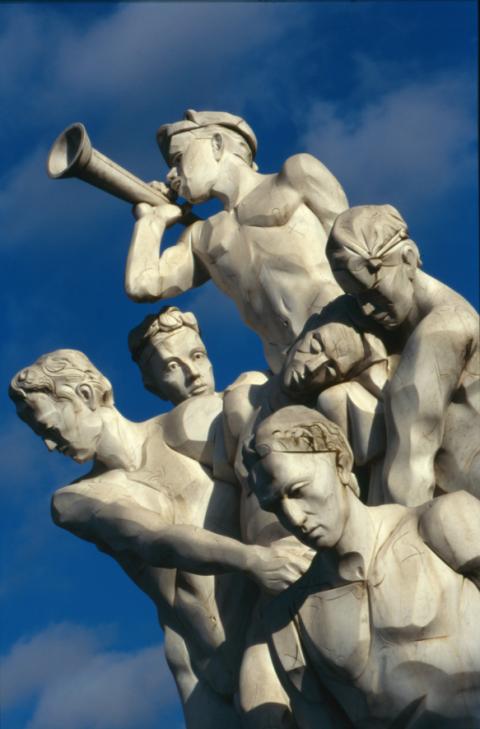 Piazza S.Francesco - Monumento ai caduti sul lavoro di Floriano Bodini (1995)