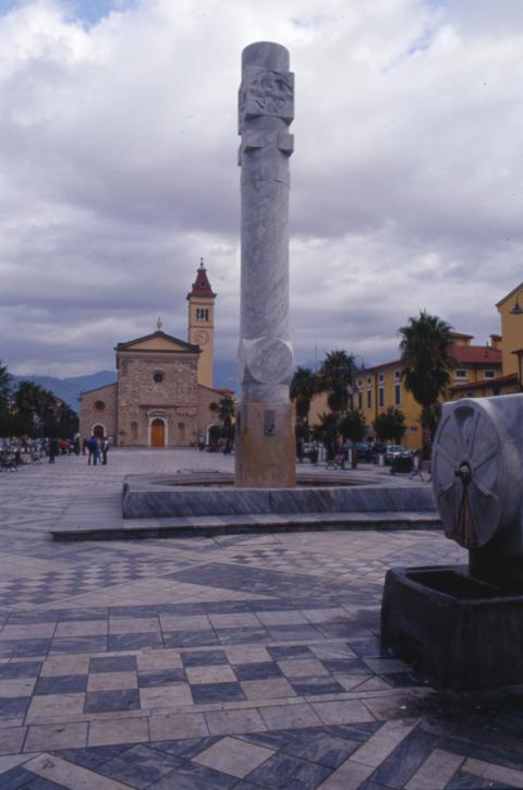 Marina di Carrara - Piazza G.Menconi 