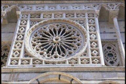 Il Duomo di Carrara - Cattedrale di S.Andrea - Il Rosone